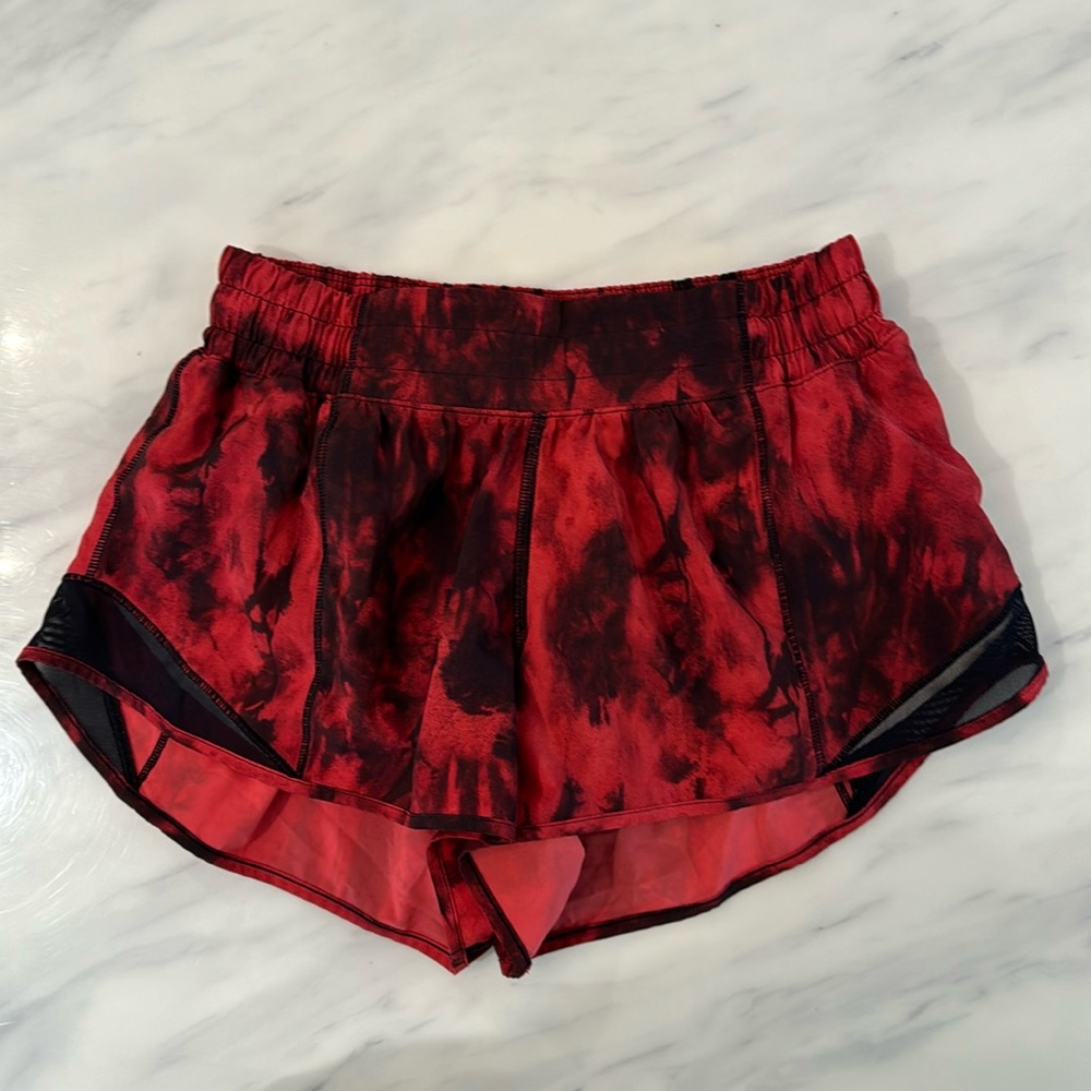 Lululemon Hotty Hot 2.5” shorts